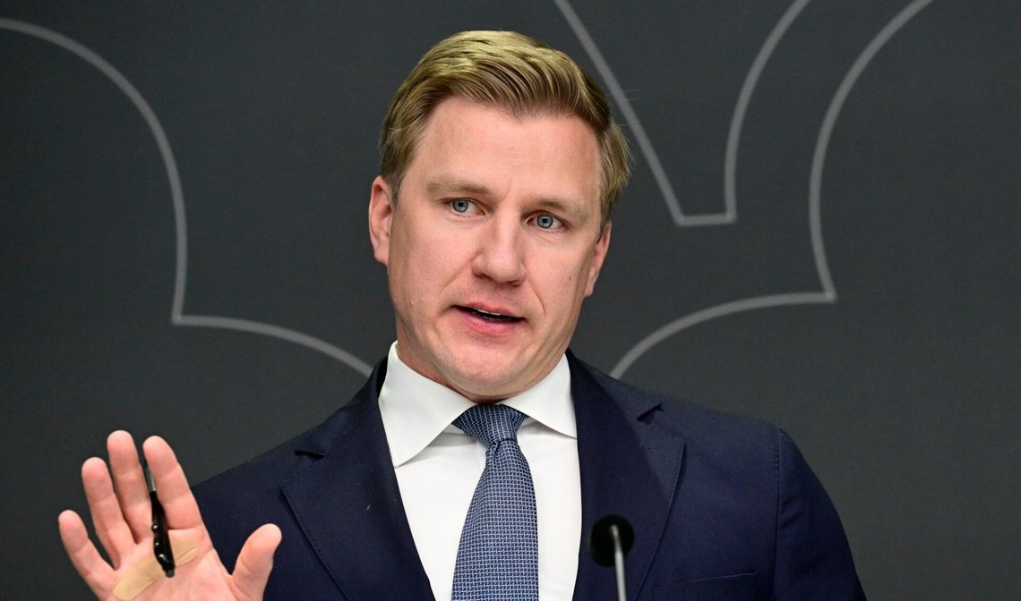 Fredrik Kärrholm. Fredrik Kärrholm.