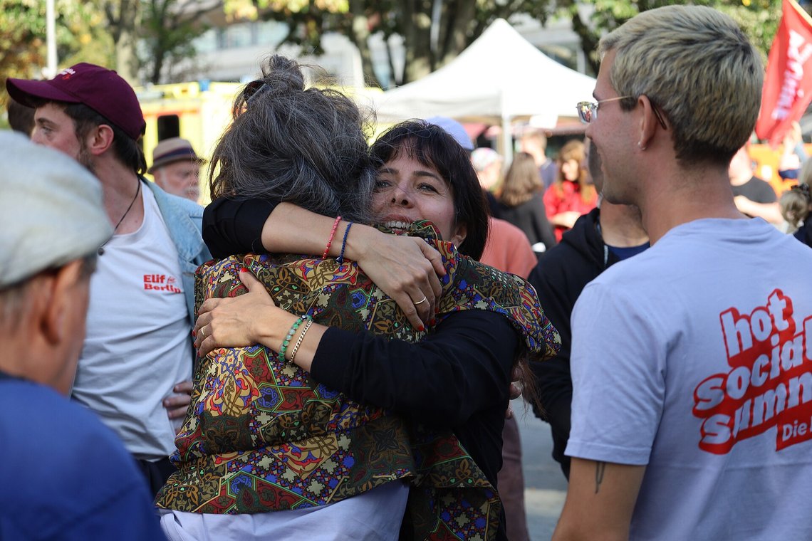 Die Linke’s lead candidate, Elif Eralp, celebrates the election result in Berlin on 18 September 2026. Photo: Wikimedia Commons CC BY-SA 4.0 Die Linke’s lead candidate, Elif Eralp, celebrates the election result in Berlin on 18 September 2026. Photo: Wikimedia Commons CC BY-SA 4.0