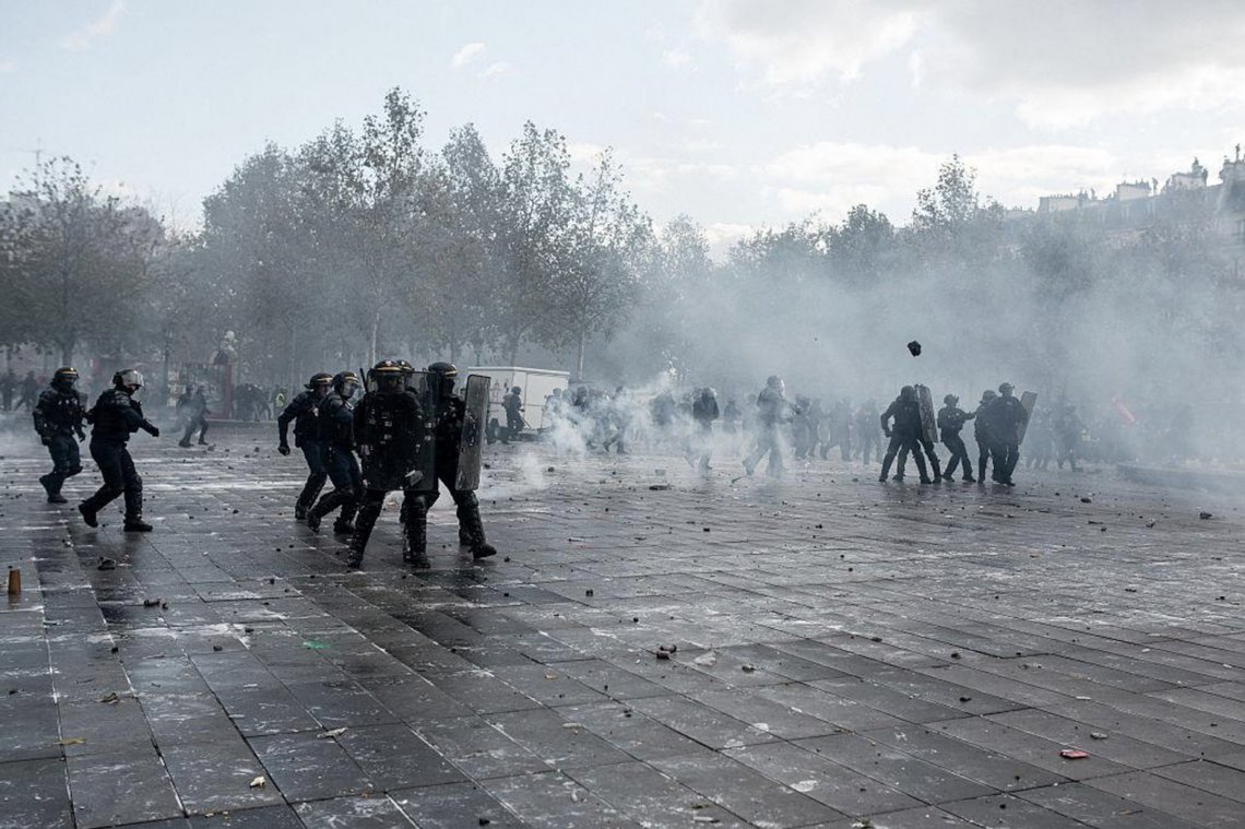 Protesters and tear gas at Place de la République — 17 October 2026. Photo: Jorge Jaramillo / JJxFile.com / Wikimedia Commons CC BY-SA 4.0 Protesters and tear gas at Place de la République — 17 October 2026. Photo: Jorge Jaramillo / JJxFile.com / Wikimedia Commons CC BY-SA 4.0