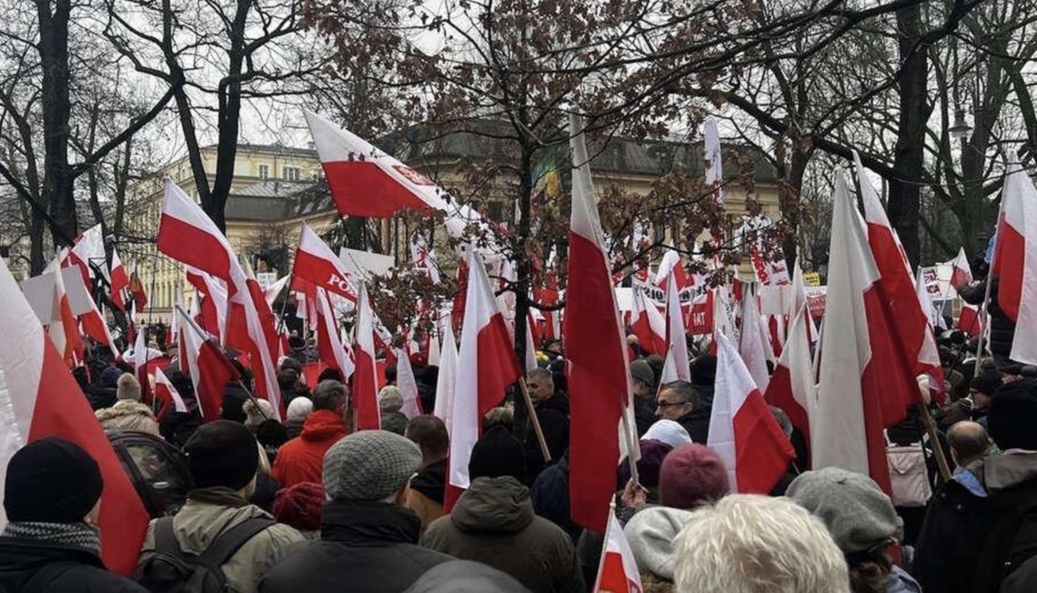 Demonstration outside the Constitutional Tribunal, Warsaw 30. October 2026. Photo: Wikimedia Commons Demonstration outside the Constitutional Tribunal, Warsaw 30. October 2026. Photo: Wikimedia Commons
