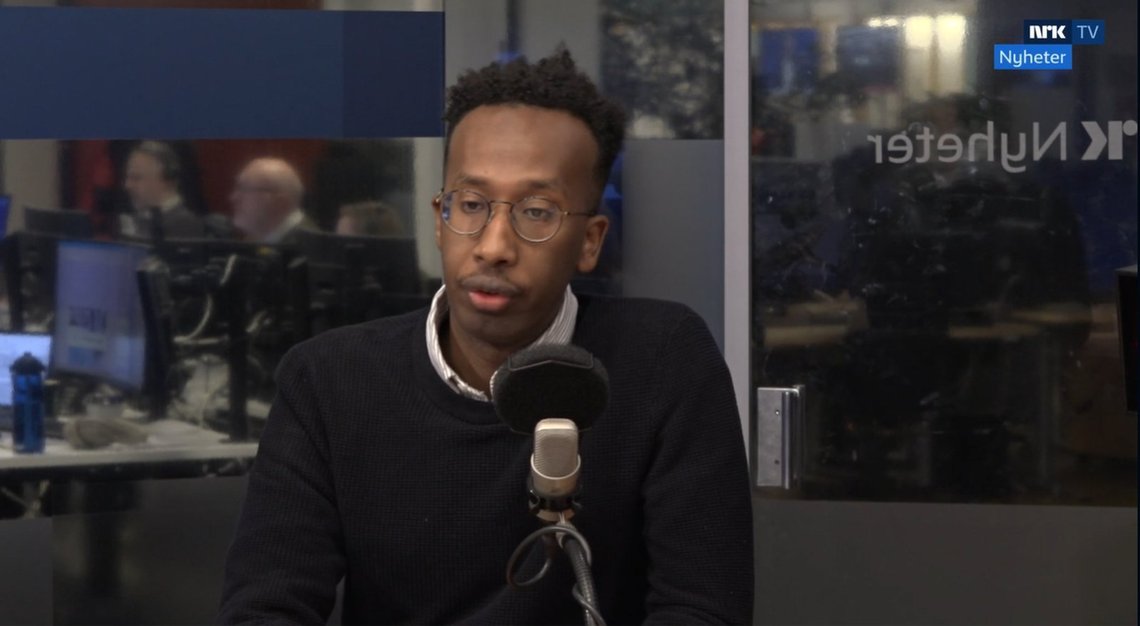 AUF leader Fawzi Warsame predicted the downfall of the Progress Party (FrP) on NRK’s Politisk kvarter and painted a rosy picture of immigration and integration. Photo: Screenshot from the NRK broadcast. AUF leader Fawzi Warsame predicted the downfall of the Progress Party (FrP) on NRK’s Politisk kvarter and painted a rosy picture of immigration and integration. Photo: Screenshot from the NRK broadcast.