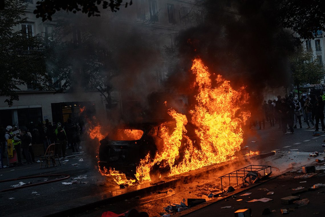 Protests and riots in Paris on 17 October 2026. Demonstrators gathered around Place de la République amid tear gas; cars and shared bikes were set on fire on Boulevard Voltaire and extinguished by the Paris Fire Brigade (BSPP); shops were looted, including a Chanel boutique in Le Marais at night. Photo: Wikimedia Commons CC BY-SA 4.0 Protests and riots in Paris on 17 October 2026. Demonstrators gathered around Place de la République amid tear gas; cars and shared bikes were set on fire on Boulevard Voltaire and extinguished by the Paris Fire Brigade (BSPP); shops were looted, including a Chanel boutique in Le Marais at night. Photo: Wikimedia Commons CC BY-SA 4.0
