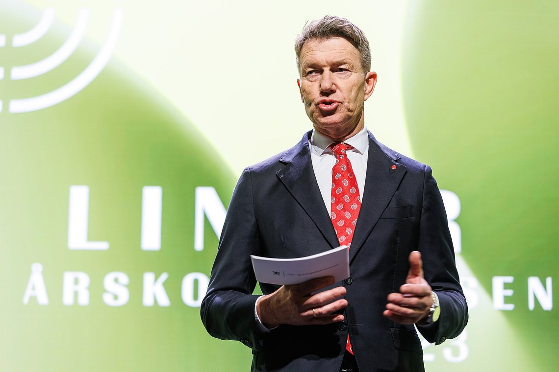 Norway’s Energy Minister Terje Aasland at a conference announcing further measures to accelerate the development of electricity generation and power grids. Photo: Kilian Munch / Offshore Norge / Wikimedia Commons (CC BY-SA 2.0). Norway’s Energy Minister Terje Aasland at a conference announcing further measures to accelerate the development of electricity generation and power grids. Photo: Kilian Munch / Offshore Norge / Wikimedia Commons (CC BY-SA 2.0).