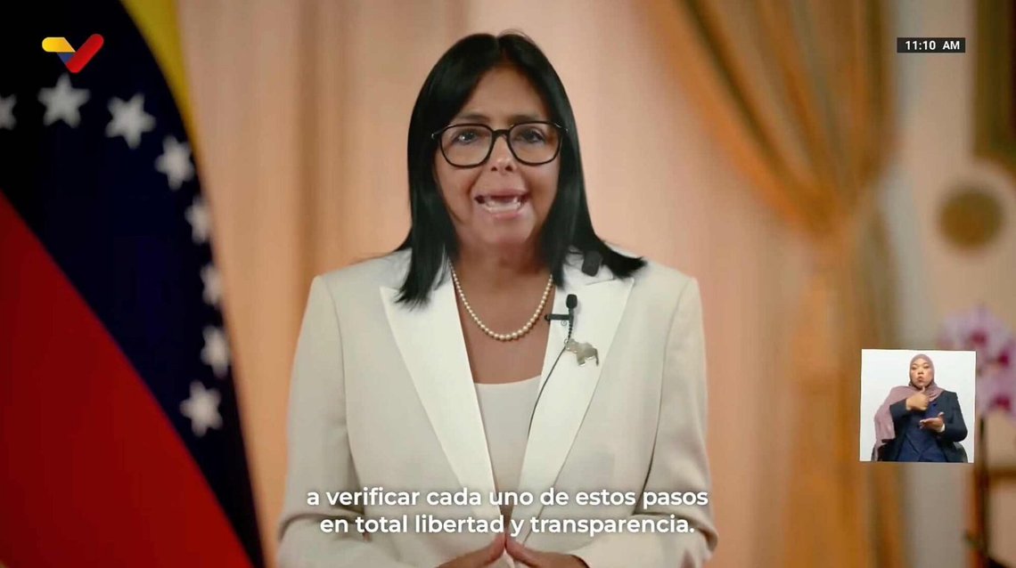 Delcy Rodríguez delivered a televised address to Venezuela on Thursday, accompanied by a sign language interpreter wearing a hijab. (Screenshot: VTV) Delcy Rodríguez delivered a televised address to Venezuela on Thursday, accompanied by a sign language interpreter wearing a hijab. (Screenshot: VTV)