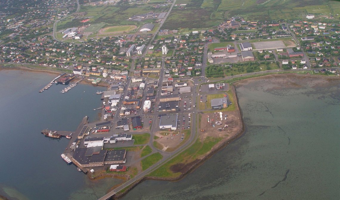 Aerial view of Vadsø (population 4,800) in eastern Finnmark, Norway. Photo: Felix Maschek / Wikimedia Commons (CC BY-SA 2.0). Aerial view of Vadsø (population 4,800) in eastern Finnmark, Norway. Photo: Felix Maschek / Wikimedia Commons (CC BY-SA 2.0).