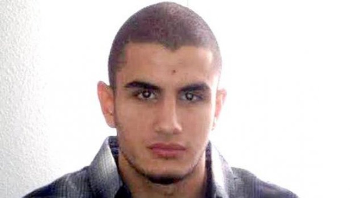 Terroristen fra Krudttønden, Omar el-Hussein. Det viste seg at myndighetene visste en hel del om Omar, men de ville ikke si det til offentligheten, selv etter terroraksjonen. De valgte å dekke ham og moskeene. Terroristen fra Krudttønden, Omar el-Hussein. Det viste seg at myndighetene visste en hel del om Omar, men de ville ikke si det til offentligheten, selv etter terroraksjonen. De valgte å dekke ham og moskeene.