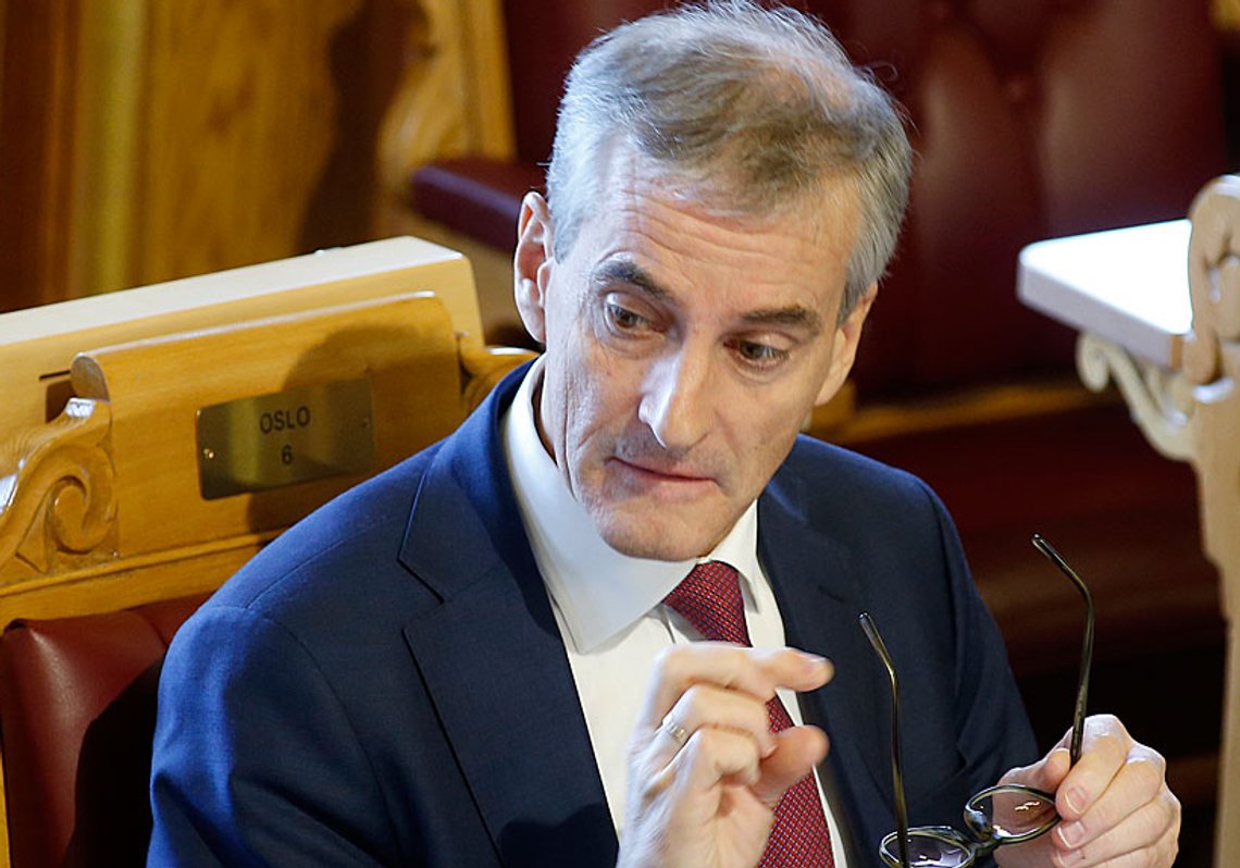 Er det noen statsminister i Norge, som har sittet med bedre forhandlingskort på Norges vegne enn det Jonas Gahr Støre (A) gjør akkurat nå?, spør artikkelforfatteren. Er det noen statsminister i Norge, som har sittet med bedre forhandlingskort på Norges vegne enn det Jonas Gahr Støre (A) gjør akkurat nå?, spør artikkelforfatteren.