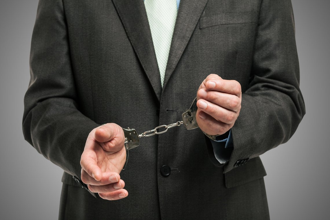 Dansk politi har arrestert åtte energitradere og siktet dem for å ha svindlet til seg et tresifret millionbeløp gjennom prismanipulasjon. Foto: Depositphotos Dansk politi har arrestert åtte energitradere og siktet dem for å ha svindlet til seg et tresifret millionbeløp gjennom prismanipulasjon. Foto: Depositphotos