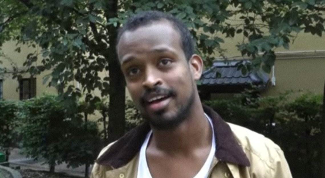 Mahad Abib Mahamud. Stillbilde: YouTube. Mahad Abib Mahamud. Stillbilde: YouTube.