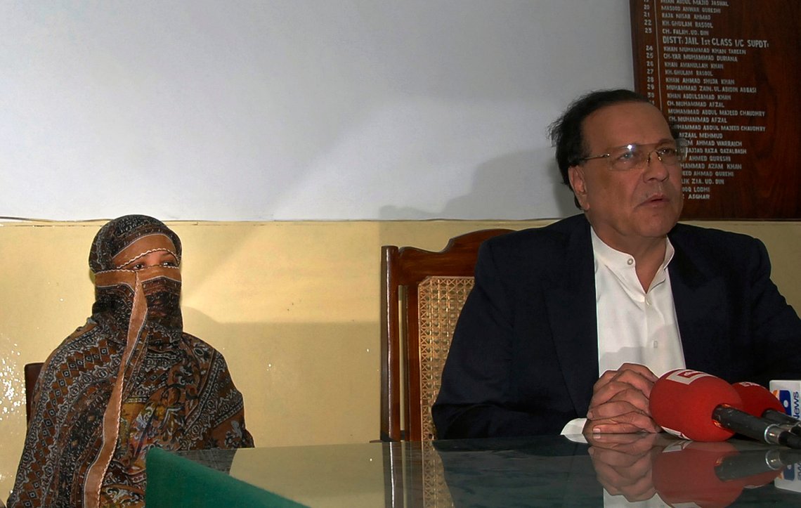 Asia Bibi, a Pakistani Christian woman who has been sentenced to death for blasphemy, sits next to Governor of the Punjab Province Salman Taseer as he talks to media after visiting her inside the central jail in Sheikhupura, located in Pakistan's Punjab Province November 20, 2010. Bibi, 36, who was handed down the death sentence by a court in Nankana district in central Punjab earlier this month, appealed President Asif Ali Zardari on Saturday to pardon her, saying she was wrongly implicated in the case. REUTERS/Asad Karim (PAKISTAN - Tags: RELIGION CRIME LAW) Asia Bibi, a Pakistani Christian woman who has been sentenced to death for blasphemy, sits next to Governor of the Punjab Province Salman Taseer as he talks to media after visiting her inside the central jail in Sheikhupura, located in Pakistan's Punjab Province November 20, 2010. Bibi, 36, who was handed down the death sentence by a court in Nankana district in central Punjab earlier this month, appealed President Asif Ali Zardari on Saturday to pardon her, saying she was wrongly implicated in the case. REUTERS/Asad Karim (PAKISTAN - Tags: RELIGION CRIME LAW)