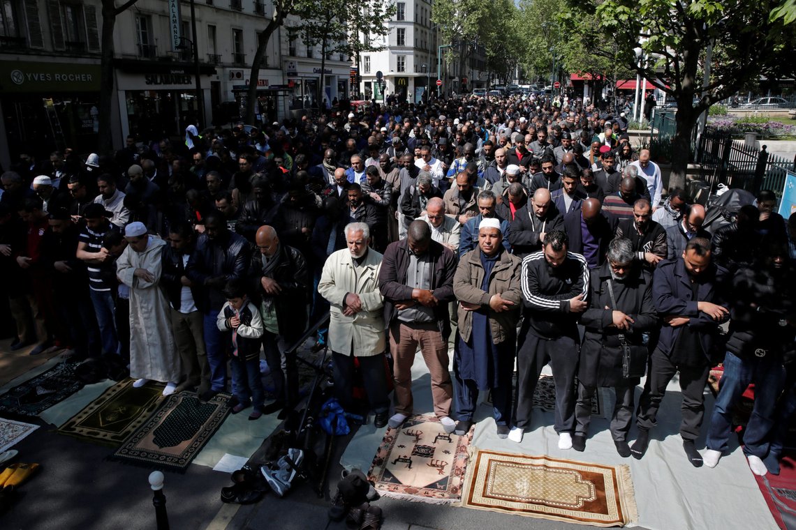 Muslims pray during Friday prayers in the street in front of the city hall of Clichy, near Paris, France, April 21, 2017, after an unauthorised place of worship was closed by local authorities. REUTERS/Benoit Tessier Muslims pray during Friday prayers in the street in front of the city hall of Clichy, near Paris, France, April 21, 2017, after an unauthorised place of worship was closed by local authorities. REUTERS/Benoit Tessier