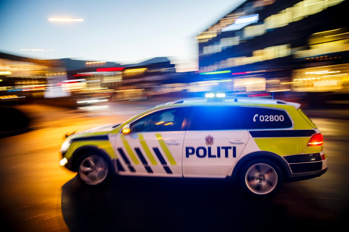 SKI 20161213.
Politiet i arbeid. Politibil med blålys i fart. NB! Modellklarert til redaksjonell bruk.
Foto: Heiko Junge / NTB scanpix SKI 20161213.
Politiet i arbeid. Politibil med blålys i fart. NB! Modellklarert til redaksjonell bruk.
Foto: Heiko Junge / NTB scanpix