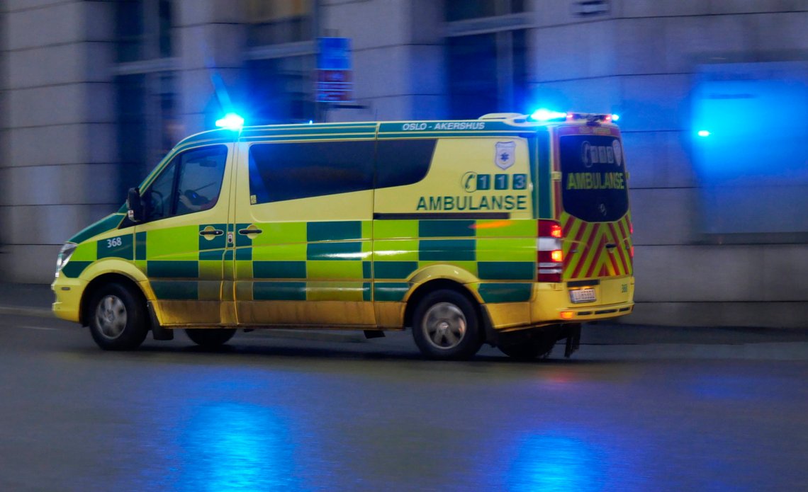 Oslo 20170127.
Ambulanse med sirener og blålys under uttrykning i Oslo fredag.
Foto: Erik Johansen / NTB scanpix Oslo 20170127.
Ambulanse med sirener og blålys under uttrykning i Oslo fredag.
Foto: Erik Johansen / NTB scanpix