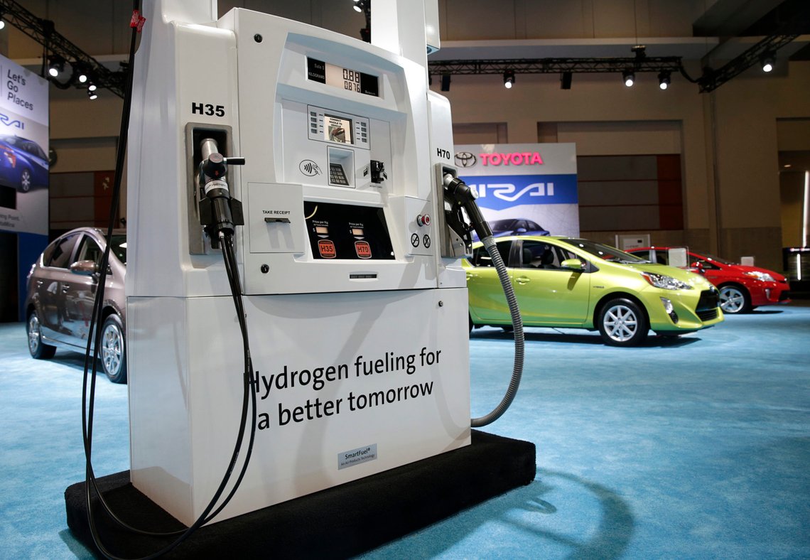 A hydrogen dispensing pump is seen at the 2016 Toyota fuel cell Mirai display at the press day for the Washington Auto Show in Washington January 22, 2015. REUTERS/Gary Cameron (UNITED STATES - Tags: TRANSPORT BUSINESS) A hydrogen dispensing pump is seen at the 2016 Toyota fuel cell Mirai display at the press day for the Washington Auto Show in Washington January 22, 2015. REUTERS/Gary Cameron (UNITED STATES - Tags: TRANSPORT BUSINESS)