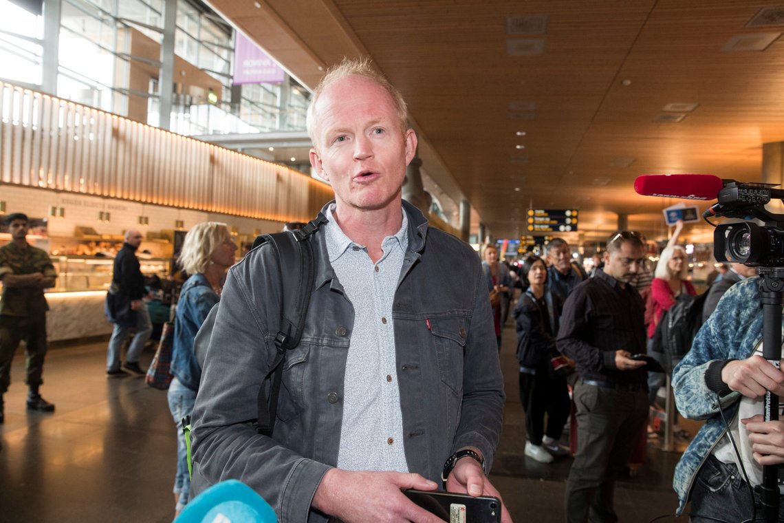 Lørenskog 20190618.
Abbasi-familien returnerer til Norge. Lars Haltbrekken, stortingspolitiker for SV og talsperson for familien, møter pressen på Gardermoen.
Foto: Terje Pedersen / NTB scanpix Lørenskog 20190618.
Abbasi-familien returnerer til Norge. Lars Haltbrekken, stortingspolitiker for SV og talsperson for familien, møter pressen på Gardermoen.
Foto: Terje Pedersen / NTB scanpix