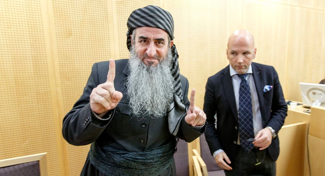 Oslo 20161124.
Mulla Krekar ble i Oslo tingrett torsdag framstilt for varetektsfengsling på grunn av fare for at han vil unndra seg rettsforfølgelse i Italia.
På bildet Mulla Krekar (t.v) og hans advokat Brynjar Meling.
Foto: Gorm Kallestad / NTB scanpix Oslo 20161124.
Mulla Krekar ble i Oslo tingrett torsdag framstilt for varetektsfengsling på grunn av fare for at han vil unndra seg rettsforfølgelse i Italia.
På bildet Mulla Krekar (t.v) og hans advokat Brynjar Meling.
Foto: Gorm Kallestad / NTB scanpix