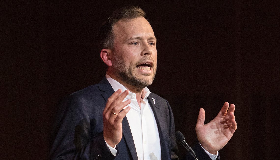 Partileder Audun Lysbakken taler til landsmøtet i SV på Gardermoen den 29. mars 2019. Foto: Ole Berg-Rusten / NTB Scanpix. Partileder Audun Lysbakken taler til landsmøtet i SV på Gardermoen den 29. mars 2019. Foto: Ole Berg-Rusten / NTB Scanpix.