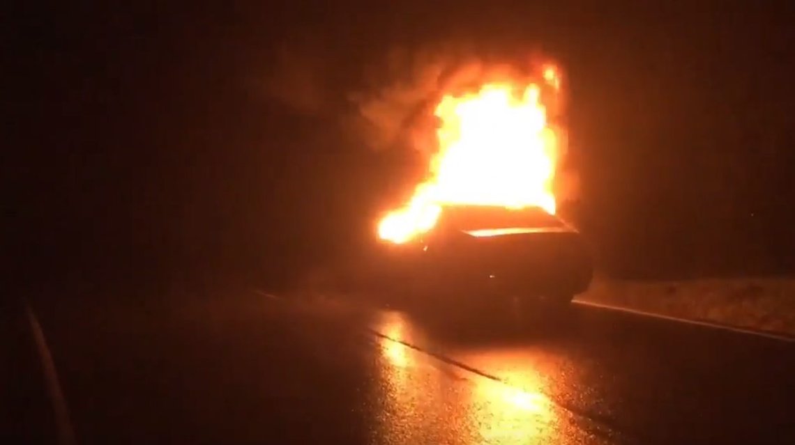 Minst tre biler har fått betydelige skader etter bilbrannen i Trondheim, natt til torsdag. Illustrasjonsfoto: Document Minst tre biler har fått betydelige skader etter bilbrannen i Trondheim, natt til torsdag. Illustrasjonsfoto: Document