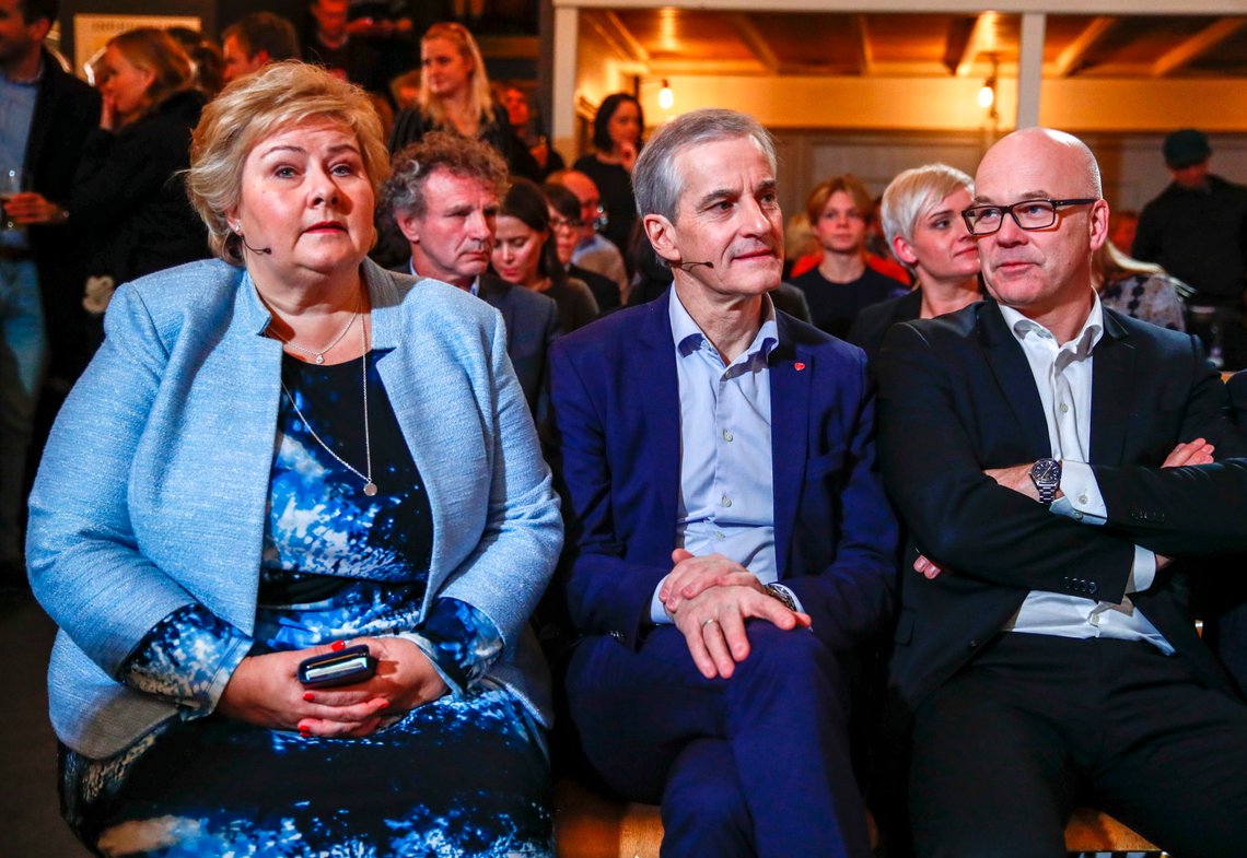 Oslo 20181128.
F.v. statsminister Erna Solberg, Ap-leder Jonas Gahr Støre og kringkastingssjef Thor Gjermund Eriksen var blant gjestene da Politisk kvarter feiret seg selv onsdag kveld.
Foto: Terje Pedersen / NTB scanpix Oslo 20181128.
F.v. statsminister Erna Solberg, Ap-leder Jonas Gahr Støre og kringkastingssjef Thor Gjermund Eriksen var blant gjestene da Politisk kvarter feiret seg selv onsdag kveld.
Foto: Terje Pedersen / NTB scanpix
