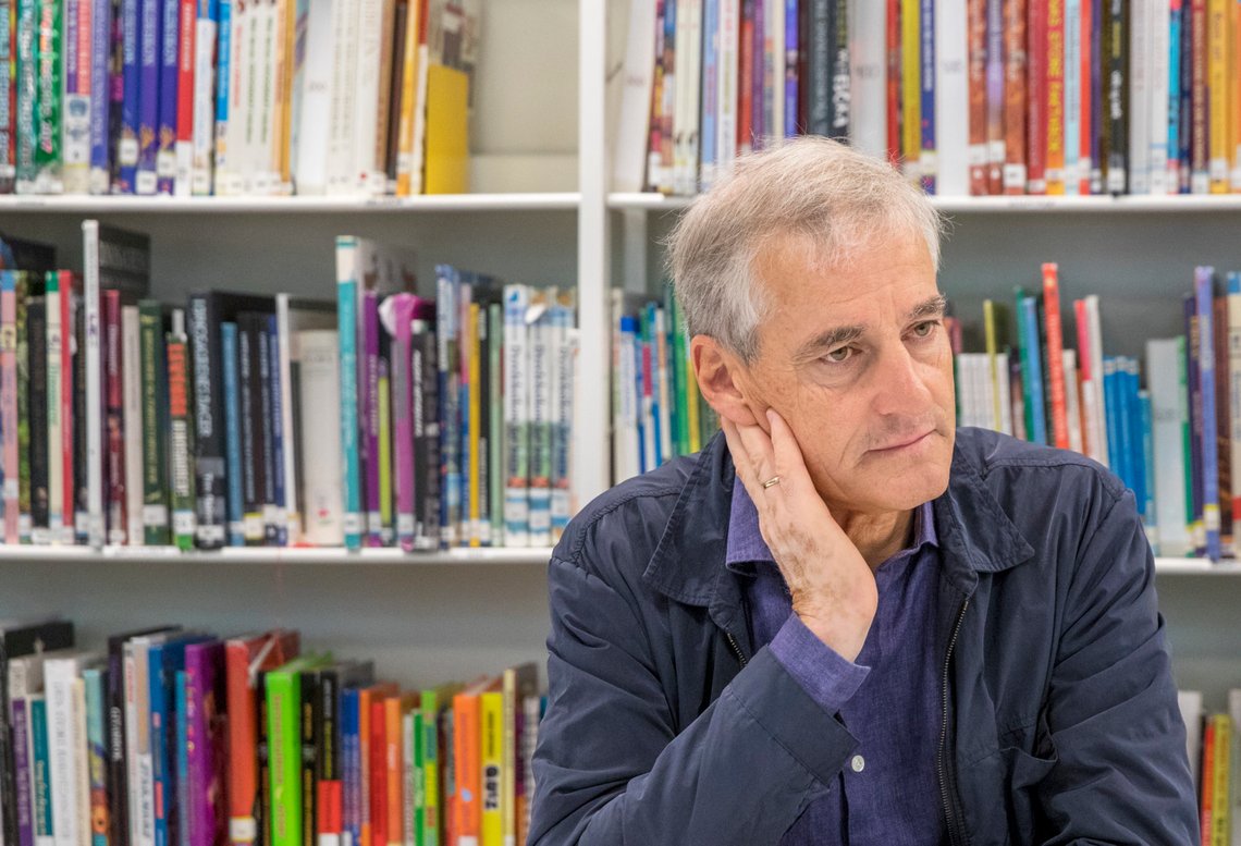 Oslo 20190815.
Jonas Gahr Støre er tilbake på Berg skole i Oslo hvor han begynte på videregående i 1976. Der møtte han elever på 4. trinn som tilbringer de siste dagene før skolestart på AKS.
Foto: Berg-Rusten, Ole / NTB scanpix Oslo 20190815.
Jonas Gahr Støre er tilbake på Berg skole i Oslo hvor han begynte på videregående i 1976. Der møtte han elever på 4. trinn som tilbringer de siste dagene før skolestart på AKS.
Foto: Berg-Rusten, Ole / NTB scanpix