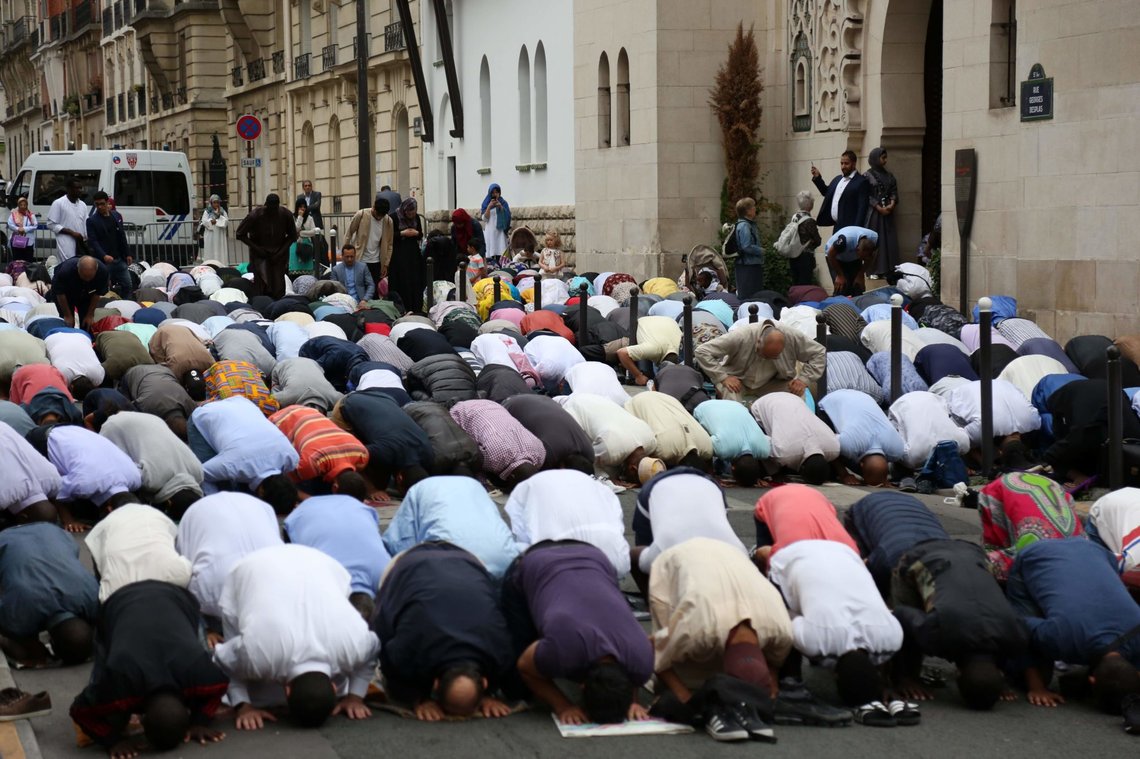 Muslims pray in the street outside The Grande Mosque in Paris on August 21, 2018, as they celebrate the first day of the Islamic Festival of Eid al-Adha. - Muslims across the world are celebrating the annual festival of Eid al-Adha or the festival of sacrifice which marks the end of the Hajj pilgrimage to Mecca and commemorates prophet Abraham's readiness to sacrifice his son to show obedience to God. (Photo by ZAKARIA ABDELKAFI / AFP) Muslims pray in the street outside The Grande Mosque in Paris on August 21, 2018, as they celebrate the first day of the Islamic Festival of Eid al-Adha. - Muslims across the world are celebrating the annual festival of Eid al-Adha or the festival of sacrifice which marks the end of the Hajj pilgrimage to Mecca and commemorates prophet Abraham's readiness to sacrifice his son to show obedience to God. (Photo by ZAKARIA ABDELKAFI / AFP)