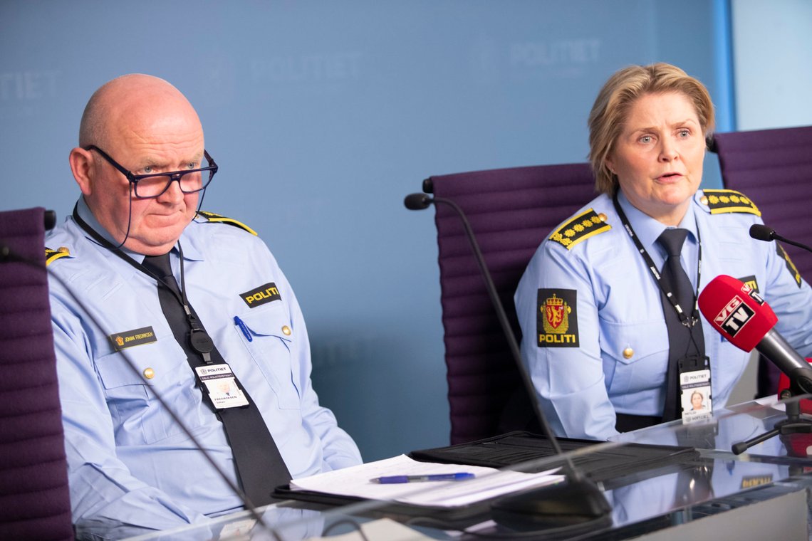 Oslo 20191022.
Oslo-politiets Johan Fredriksen og Grete Lien Metlid på tirsdagens pressekonferanse etter ambulansekapring i Oslo.
Foto: Terje Bendiksby / NTB scanpix Oslo 20191022.
Oslo-politiets Johan Fredriksen og Grete Lien Metlid på tirsdagens pressekonferanse etter ambulansekapring i Oslo.
Foto: Terje Bendiksby / NTB scanpix