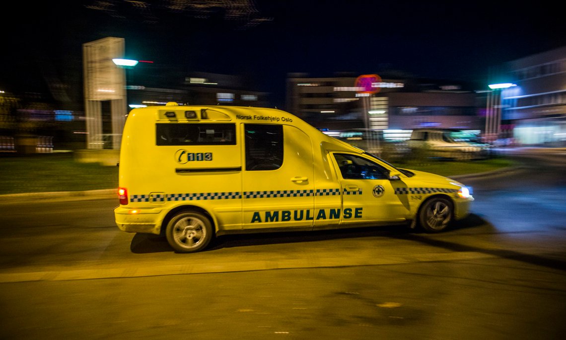 Oslo 20151119.
En ambulanse kjører forbi legevakten i Oslo sentrum torsdag kveld.
Foto: Fredrik Varfjell / NTB scanpix Oslo 20151119.
En ambulanse kjører forbi legevakten i Oslo sentrum torsdag kveld.
Foto: Fredrik Varfjell / NTB scanpix