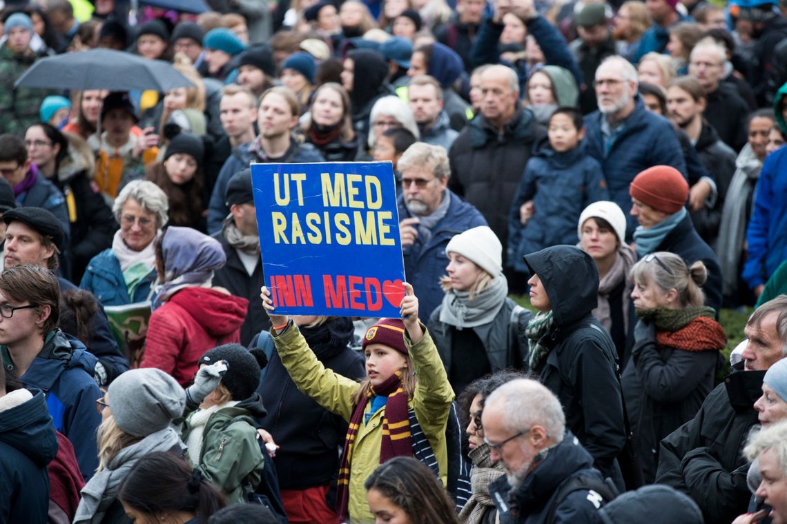 Oslo 20191009.
Lysmarkering mot rasisme til minne om Johanne Zhangjia Ihle-Hansen.
Foto: Terje Pedersen / NTB scanpix Oslo 20191009.
Lysmarkering mot rasisme til minne om Johanne Zhangjia Ihle-Hansen.
Foto: Terje Pedersen / NTB scanpix
