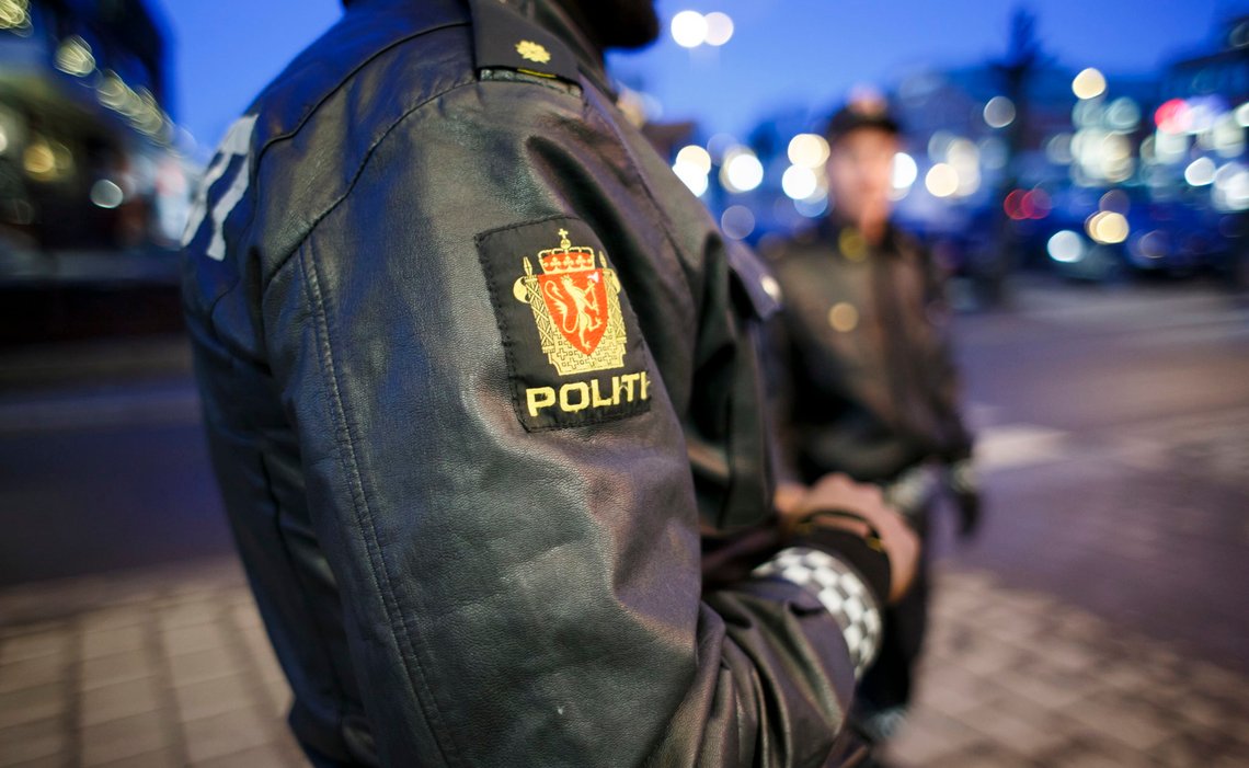 SKI 20161213.
Politiet i arbeid. Politifolk patruljerer gatene i Ski. NB! Modellklarert til redaksjonell bruk.
Foto: Heiko Junge / NTB scanpix SKI 20161213.
Politiet i arbeid. Politifolk patruljerer gatene i Ski. NB! Modellklarert til redaksjonell bruk.
Foto: Heiko Junge / NTB scanpix