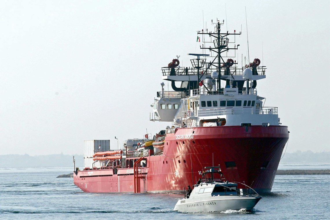 Ocean Viking fortsetter virksomheten i Middelhavet, nå også med Røde Kors på laget. Foto: EPA/INGENITO Ocean Viking fortsetter virksomheten i Middelhavet, nå også med Røde Kors på laget. Foto: EPA/INGENITO