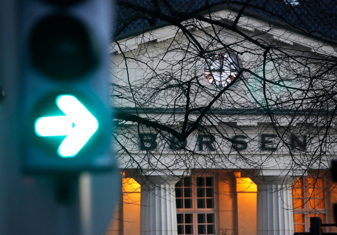 Oslo 20190114.
Euronext la mandag frem budet på Oslo Børs VPS, som ble varslet på julaften ifjor at skulle komme. Budet har akseptfrist om fire uker, men aksjonærene bes avvente Oslo Børs-styrets beslutning. Euronext er en sammenslutning av fem europeiske børser. Gir styret grønt lys og oppkjøpet blir en realitet så vil Oslo Børs gå fra å være en selvstendig institusjon til å bli en del av et europeisk konsern.
Foto: Erik Johansen / NTB scanpix Oslo 20190114.
Euronext la mandag frem budet på Oslo Børs VPS, som ble varslet på julaften ifjor at skulle komme. Budet har akseptfrist om fire uker, men aksjonærene bes avvente Oslo Børs-styrets beslutning. Euronext er en sammenslutning av fem europeiske børser. Gir styret grønt lys og oppkjøpet blir en realitet så vil Oslo Børs gå fra å være en selvstendig institusjon til å bli en del av et europeisk konsern.
Foto: Erik Johansen / NTB scanpix