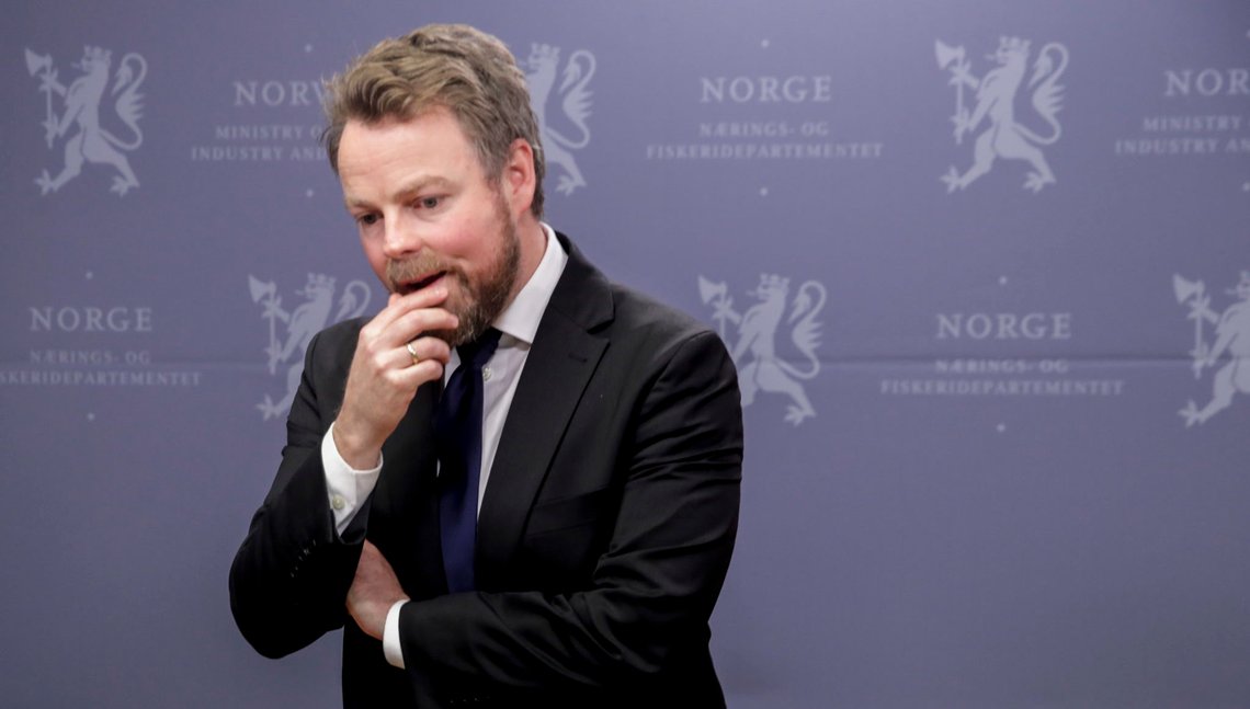 Arbeids- og sosialminister Torbjørn Røe Isaksen (H) frykter at mange kan falle helt ut av arbeidsmarkedet hvis ikke det gripes inn mot langtidsledigheten. Foto: Vidar Ruud / NTB Arbeids- og sosialminister Torbjørn Røe Isaksen (H) frykter at mange kan falle helt ut av arbeidsmarkedet hvis ikke det gripes inn mot langtidsledigheten. Foto: Vidar Ruud / NTB