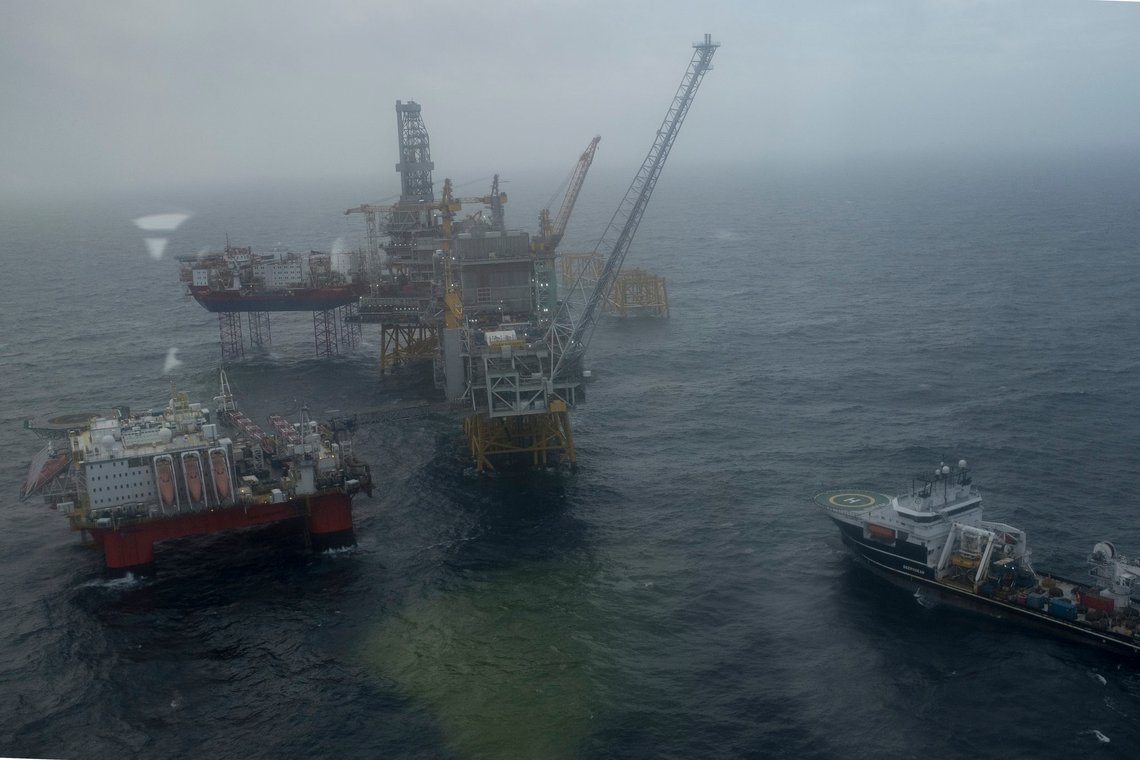 Sola 20181009.
Olje- og energiminister Kjell-Børge Freiberg sto for den offisielle åpningen av strømforsyning til Johan Sverdrup fra land. Strøm fra land skal drive feltet i Nordsjøen i mer enn 50 år framover, og gjør at Johan
Sverdrup blir et av feltene med lavest klimautslipp i verden.
Foto: Carina Johansen / NTB Scanpix Sola 20181009.
Olje- og energiminister Kjell-Børge Freiberg sto for den offisielle åpningen av strømforsyning til Johan Sverdrup fra land. Strøm fra land skal drive feltet i Nordsjøen i mer enn 50 år framover, og gjør at Johan
Sverdrup blir et av feltene med lavest klimautslipp i verden.
Foto: Carina Johansen / NTB Scanpix