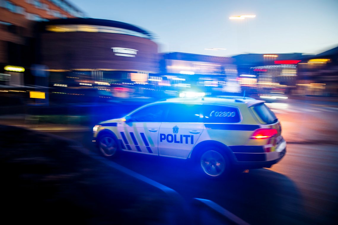 SKI 20161213.
Politiet i arbeid. Politibil med blålys i fart. NB! Modellklarert til redaksjonell bruk.
Foto: Heiko Junge / NTB scanpix SKI 20161213.
Politiet i arbeid. Politibil med blålys i fart. NB! Modellklarert til redaksjonell bruk.
Foto: Heiko Junge / NTB scanpix