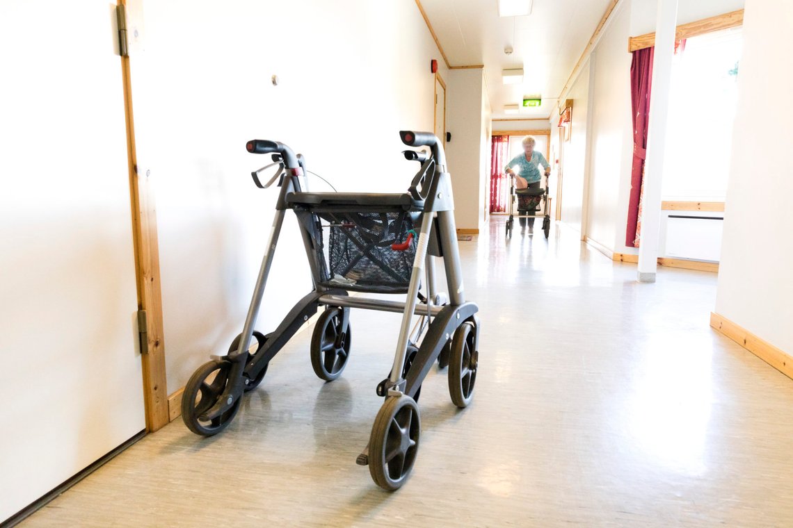 OVERGREP: Den 52 år gamle mannen fikk fengsel og utvisning for det avskyelige overgrepet. En gjennomgang av Bulletin viser at 59 prosent av overgrep i eldreomsorgen i Sverige er begått av utlendinger. Foto: NTB OVERGREP: Den 52 år gamle mannen fikk fengsel og utvisning for det avskyelige overgrepet. En gjennomgang av Bulletin viser at 59 prosent av overgrep i eldreomsorgen i Sverige er begått av utlendinger. Foto: NTB