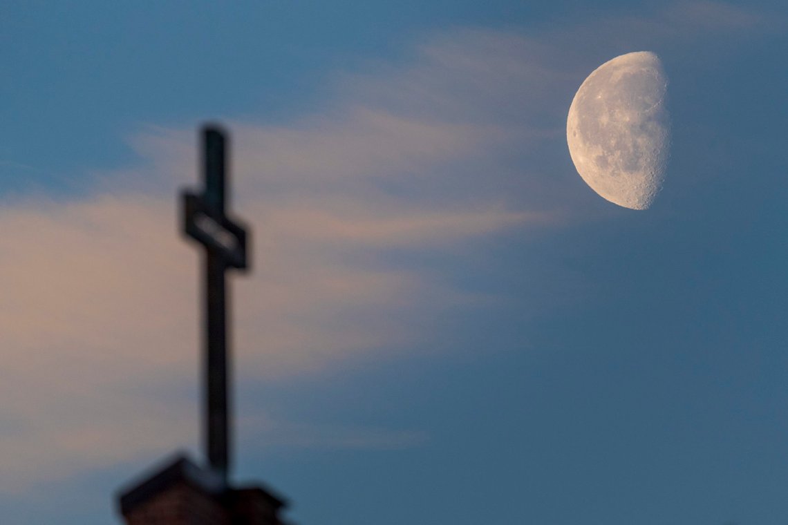 Oslo 20180605.
Dagens bilde fra NTB scanpix
Vakker halvmåne over Nordstrand kirke kl 04.30.
Foto: Heiko Junge / NTB scanpix Oslo 20180605.
Dagens bilde fra NTB scanpix
Vakker halvmåne over Nordstrand kirke kl 04.30.
Foto: Heiko Junge / NTB scanpix