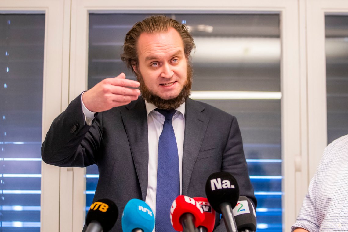 Oslo 20200119.
Advokat Nils Christian Nordhus holder pressekonferanse om den terrorsiktede kvinnen som ankom Norge med sine to barn natt til lørdag. Pressekonferansen finner sted i lokalene til advokatfirmaet Nordhus & Aarø i Oslo søndag.
Foto: Håkon Mosvold Larsen / NTB scanpix Oslo 20200119.
Advokat Nils Christian Nordhus holder pressekonferanse om den terrorsiktede kvinnen som ankom Norge med sine to barn natt til lørdag. Pressekonferansen finner sted i lokalene til advokatfirmaet Nordhus & Aarø i Oslo søndag.
Foto: Håkon Mosvold Larsen / NTB scanpix