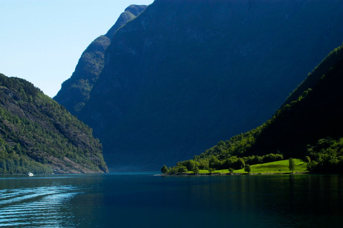 NÆRØYFJORDEN 20060610;
Parti fra Nærøyfjorden. Fjell og fjord.
Foto: Marit Hommedal / SCANPIX NÆRØYFJORDEN 20060610;
Parti fra Nærøyfjorden. Fjell og fjord.
Foto: Marit Hommedal / SCANPIX
