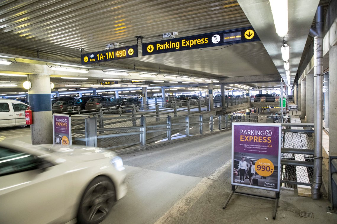 Gardermoen 20170306.
Innkjørselen til Parking Express. Parkeringsreportasje på Oslo lufthavn.
Foto: Terje Bendiksby / NTB scanpix Gardermoen 20170306.
Innkjørselen til Parking Express. Parkeringsreportasje på Oslo lufthavn.
Foto: Terje Bendiksby / NTB scanpix