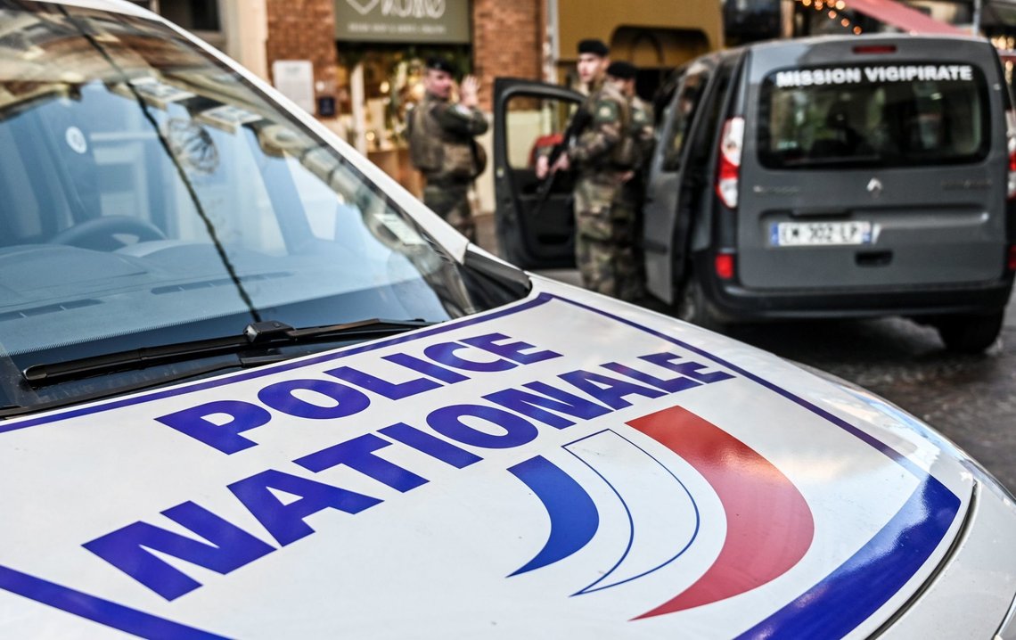This photo taken on December 3, 2019 shows a French "Police Nationale" car as soldiers of the anti-terror Vigipirate plan, part of the "Operation Sentinelle", stand in the background, in Lille, northern France. (Photo by DENIS CHARLET / AFP) This photo taken on December 3, 2019 shows a French "Police Nationale" car as soldiers of the anti-terror Vigipirate plan, part of the "Operation Sentinelle", stand in the background, in Lille, northern France. (Photo by DENIS CHARLET / AFP)