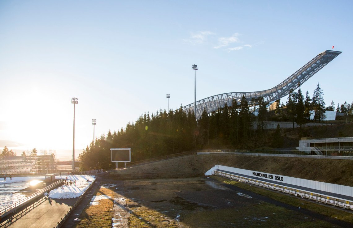 Oslo 20151225.
Det ble snøfritt Oslo i julen. I Holmenkollen er det bare kunstsnø som gjør at ivrige skigåere kan ta seg en tur på første juledag.
Foto: Torstein Bøe / NTB scanpix Oslo 20151225.
Det ble snøfritt Oslo i julen. I Holmenkollen er det bare kunstsnø som gjør at ivrige skigåere kan ta seg en tur på første juledag.
Foto: Torstein Bøe / NTB scanpix