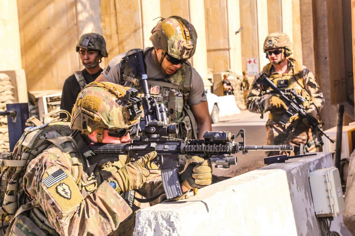 A handout picture received from the US embassy in Iraq on December 31, 2019, shows American soldiers taking position around the embassy in the capital Baghdad, after supporters and members of the Hashed al-Shaabi military network breached the outer wall of the diplomatic mission during a rally to vent anger over weekend air strikes that killed pro-Iran fighters in western Iraq. - The US State Department said that embassy personnel are safe and there are no plans to evacuate, after Iraqi supporters of pro-Iran factions attacked the compound. It is the first time in years that protesters have been able to reach the building, sheltered behind a series of checkpoints in the high-security Green Zone. (Photo by - / US EMBASSY IN IRAQ / AFP) A handout picture received from the US embassy in Iraq on December 31, 2019, shows American soldiers taking position around the embassy in the capital Baghdad, after supporters and members of the Hashed al-Shaabi military network breached the outer wall of the diplomatic mission during a rally to vent anger over weekend air strikes that killed pro-Iran fighters in western Iraq. - The US State Department said that embassy personnel are safe and there are no plans to evacuate, after Iraqi supporters of pro-Iran factions attacked the compound. It is the first time in years that protesters have been able to reach the building, sheltered behind a series of checkpoints in the high-security Green Zone. (Photo by - / US EMBASSY IN IRAQ / AFP)