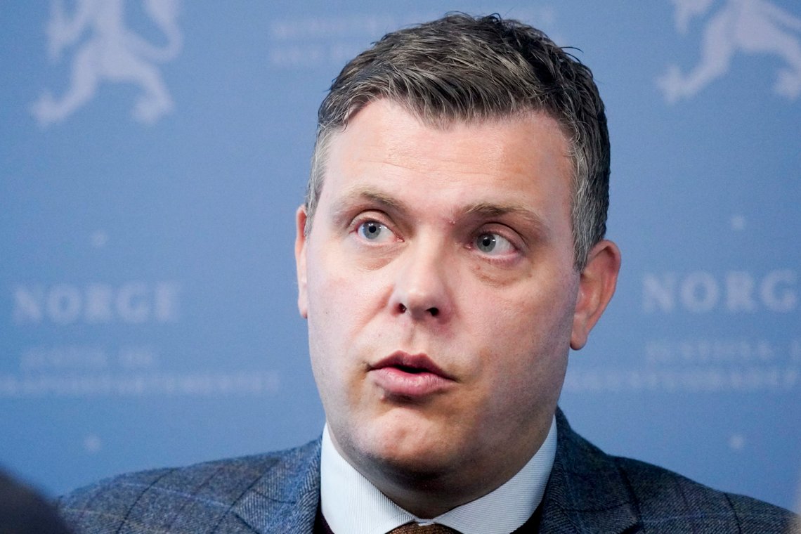 Oslo 20191204.
Justisminister Jøran Kallmyr og kultur- og likestillingsminister Trine Skei Grande møter Norges Fotballforbund ved president Terje Svendsen og generalsekretær Pål Bjerketvedt. Tema er problemstillinger knyttet til vold og trusler i fotballen.
Foto: Fredrik Hagen / NTB scanpix Oslo 20191204.
Justisminister Jøran Kallmyr og kultur- og likestillingsminister Trine Skei Grande møter Norges Fotballforbund ved president Terje Svendsen og generalsekretær Pål Bjerketvedt. Tema er problemstillinger knyttet til vold og trusler i fotballen.
Foto: Fredrik Hagen / NTB scanpix