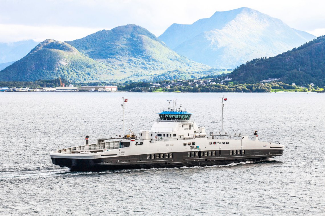 Sulesund 20190626
Bilfergen MF "Giskøy" fra Fjord1, drives av batteri, og trafikkerer fergestrekningen Hareid - Sulesund i Møre og Romsdal.
Batteridrift, elferge, batteriferge.
Foto: Halvard Alvik / NTB scanpix Sulesund 20190626
Bilfergen MF "Giskøy" fra Fjord1, drives av batteri, og trafikkerer fergestrekningen Hareid - Sulesund i Møre og Romsdal.
Batteridrift, elferge, batteriferge.
Foto: Halvard Alvik / NTB scanpix