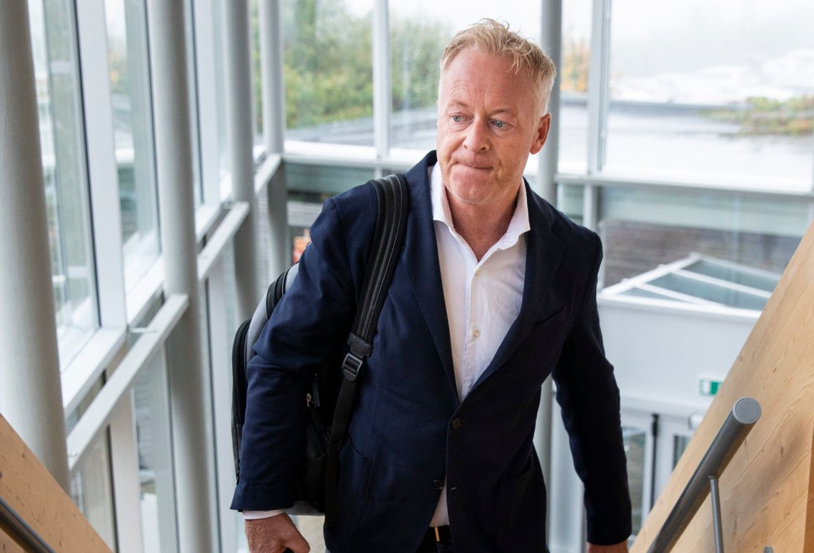Ski 20180904.
Jonny Enger, tidligere leder i renovasjonsselskapet Veireno, på vei inn i Follo tingrett. Enger er tiltalt for flere brudd på arbeidsmiljøloven.
Foto: Tore Meek / NTB scanpix Ski 20180904.
Jonny Enger, tidligere leder i renovasjonsselskapet Veireno, på vei inn i Follo tingrett. Enger er tiltalt for flere brudd på arbeidsmiljøloven.
Foto: Tore Meek / NTB scanpix