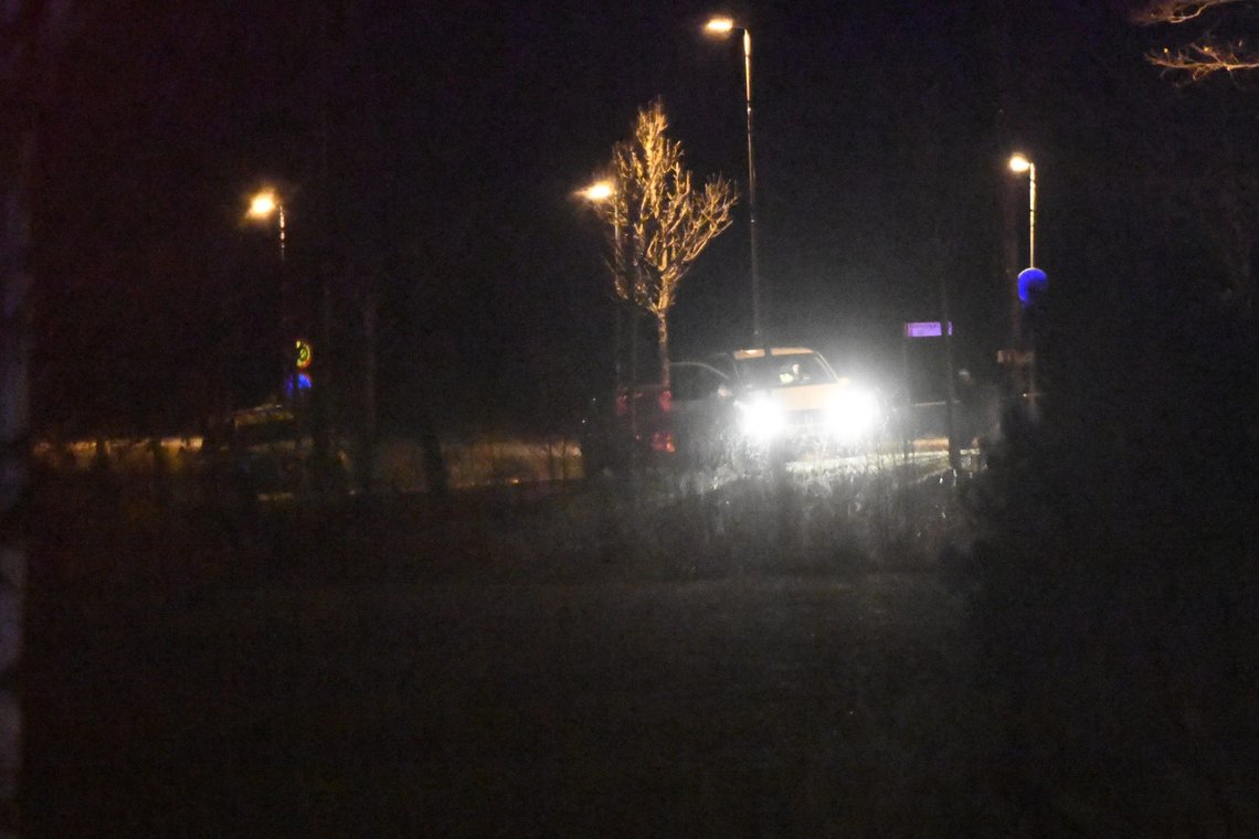 MÄRSTA, SVERIGE 20170407.
Polisen har gripit en misstänkt man i Märsta på fredagskvällen. Mannen misstänks vara inblandad i händelsen på Drottninggatan där lastbil mejande ner flera personer. Fyra personer har dödats och 15 personer är skadade.
Foto: Maja Suslin/TT / NTB scanpix MÄRSTA, SVERIGE 20170407.
Polisen har gripit en misstänkt man i Märsta på fredagskvällen. Mannen misstänks vara inblandad i händelsen på Drottninggatan där lastbil mejande ner flera personer. Fyra personer har dödats och 15 personer är skadade.
Foto: Maja Suslin/TT / NTB scanpix