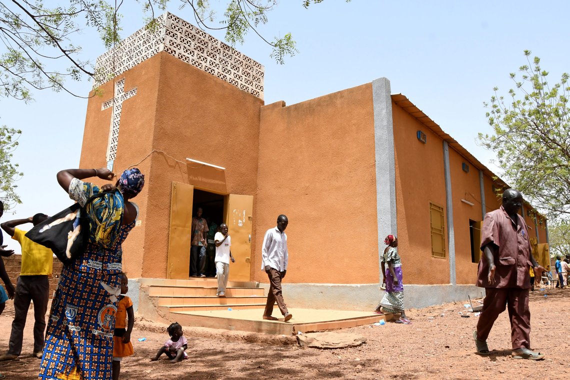Protestants, who some of them fled Dablo and its surroundings, are seen leaving a church in the city of Kaya, Burkina Faso May 16, 2019. Picture taken May 16, 2019. REUTERS/Anne Mimault Protestants, who some of them fled Dablo and its surroundings, are seen leaving a church in the city of Kaya, Burkina Faso May 16, 2019. Picture taken May 16, 2019. REUTERS/Anne Mimault