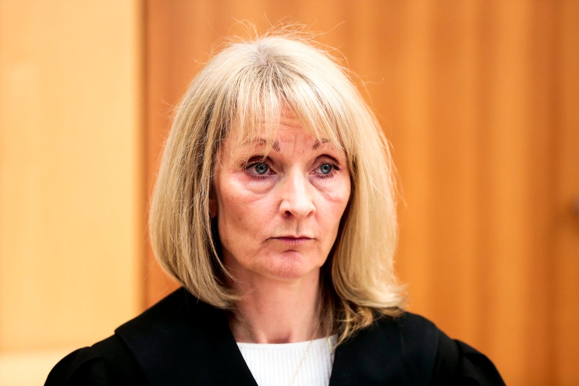 Oslo 20180411.
Aktor Hilde Hermanrud Strand. En psykiater møter i Oslo tingrett, tiltalt for oppbevaring av store mengder overgrepsbilder. 190.000 bilder og 12.000 videofiler er blant beslagene politiet har gjort i saken. Det er satt av bare én dag til saken, og mannen har gjennom sin forsvarer, advokat Caroline Lødemel, bedt om at rettsforhandlingene går bak lukkede dører. Beslutningen forelå tirsdag kveld, og tingrettsdommer Nini Ring avslo begjæringen.
Foto: Lise Åserud / NTB scanpix Oslo 20180411.
Aktor Hilde Hermanrud Strand. En psykiater møter i Oslo tingrett, tiltalt for oppbevaring av store mengder overgrepsbilder. 190.000 bilder og 12.000 videofiler er blant beslagene politiet har gjort i saken. Det er satt av bare én dag til saken, og mannen har gjennom sin forsvarer, advokat Caroline Lødemel, bedt om at rettsforhandlingene går bak lukkede dører. Beslutningen forelå tirsdag kveld, og tingrettsdommer Nini Ring avslo begjæringen.
Foto: Lise Åserud / NTB scanpix