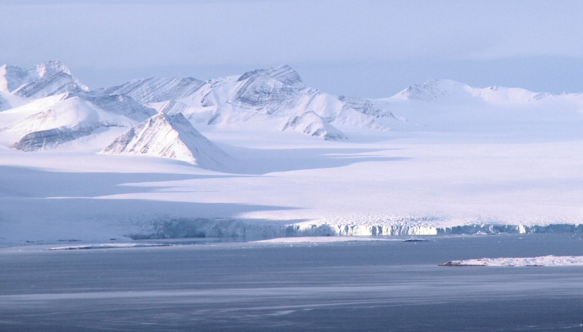 Fra Isfjorden på Vest-Spitsbergen den 27. september 2012. Foto: Bjoertvedt / cc by-sa 3.0 / Wikimedia Commons. Fra Isfjorden på Vest-Spitsbergen den 27. september 2012. Foto: Bjoertvedt / cc by-sa 3.0 / Wikimedia Commons.