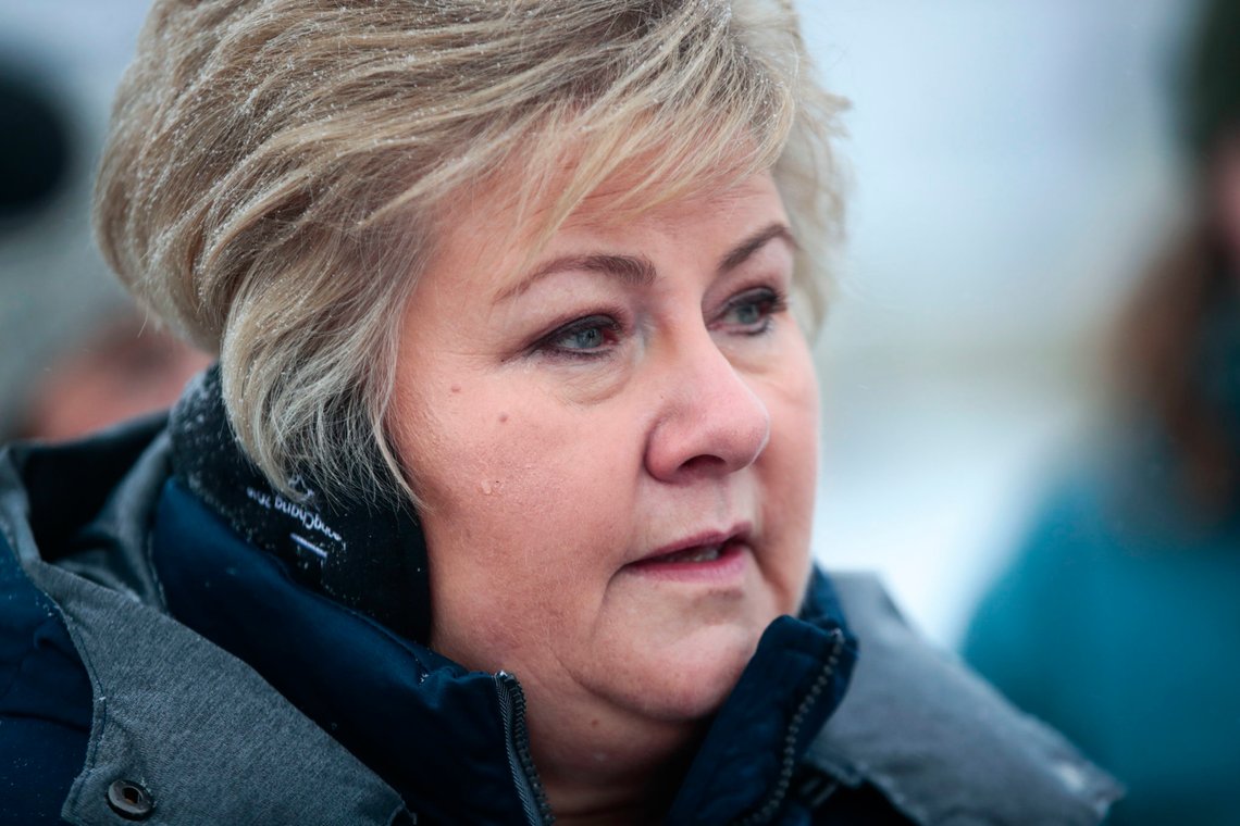 Longyearbyen 20200225.
Statsminister Erna Solberg får en orientering om arbeidet med å sikre Longyearbyen mot ras og skred. Hun fikk også møte Elke Morgner (35), Malte Jochmann som tidligere er rammet av skred.
Foto: Lise Åserud / NTB scanpix Longyearbyen 20200225.
Statsminister Erna Solberg får en orientering om arbeidet med å sikre Longyearbyen mot ras og skred. Hun fikk også møte Elke Morgner (35), Malte Jochmann som tidligere er rammet av skred.
Foto: Lise Åserud / NTB scanpix